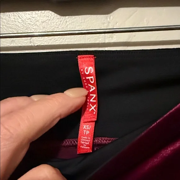 SPANX Burgundy Velvet Leggings XSmall - Picture 3 of 8